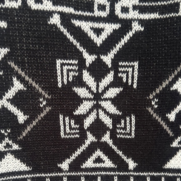 Chic Skull Black and White Patterned Women's Cardigan - Picture 5 of 5